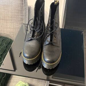 Stylish Black Leather Men's Boots